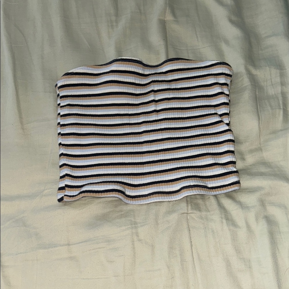 Hollister Black and White Ribbed Crop Top